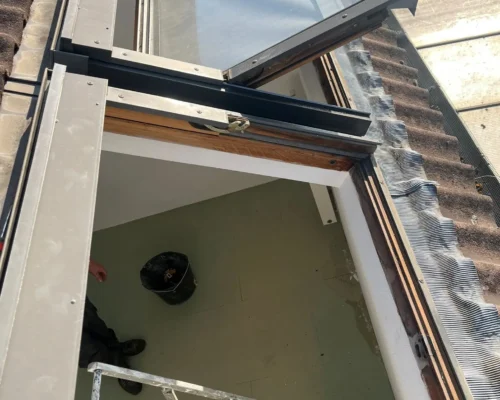 Toiture avant installation de fenêtre de toit Velux à Forest (Bruxelles)