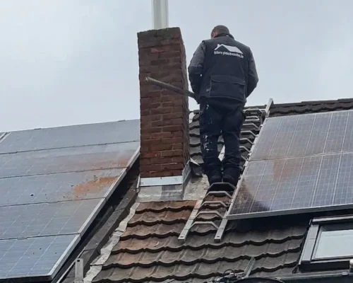 Réparation et étanchéité d'une cheminée avec pose de tubage inox à Saint-Gilles.